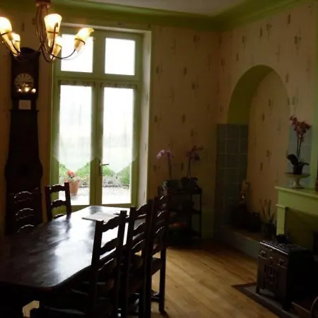 Accueillante Maison Familiale Avec Terrasse Et Confortables A Montigny-les-vaucouleurs - Fr-1-585-110 Houdelaincourt