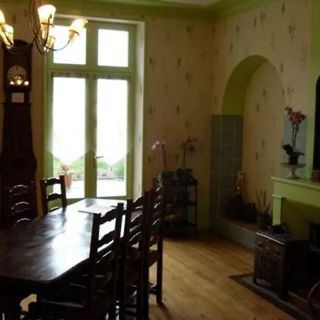 Accueillante Maison Familiale Avec Terrasse Et Confortables A Montigny-les-vaucouleurs - Fr-1-585-110 Frühstückspension