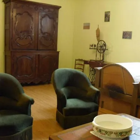 Accueillante Maison Familiale Avec Terrasse Et Confortables A Montigny-les-vaucouleurs - Fr-1-585-110 Frühstückspension